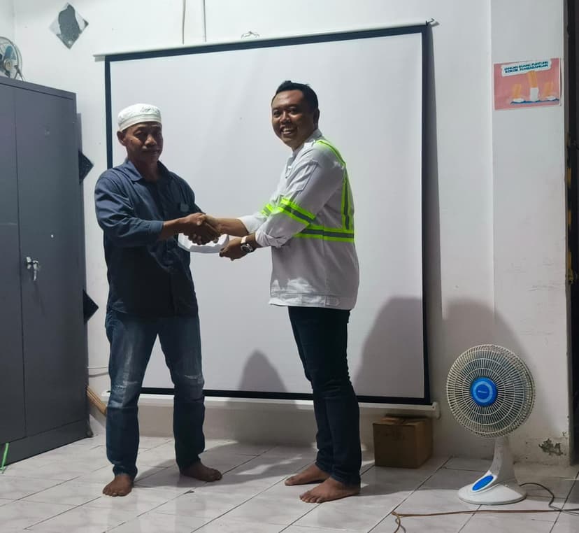 PT Maritim Indo Trans Conducts CSR around the office
